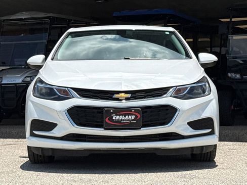 Used 2017 Chevrolet Cruze LT FWD image 2