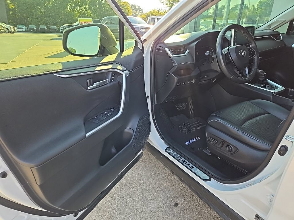 Used 2019 Toyota RAV4 Limited w/ Cold Weather Package AWD/4WD image 32