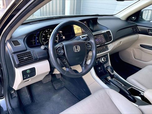 Used 2015 Honda Accord Touring image 14