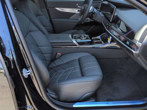 Used 2026 BMW i7 xDrive60 w/ M Sport Package RWD image 24