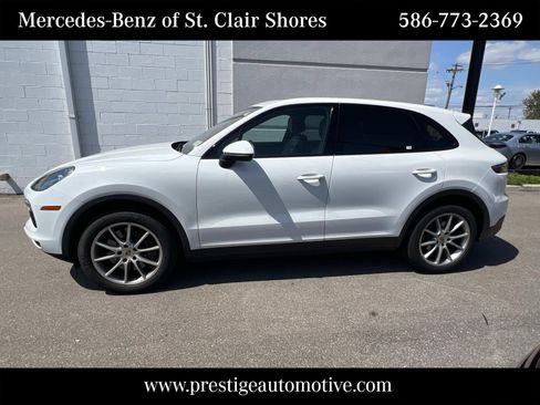 Used 2021 Porsche Cayenne AWD/4WD image 2