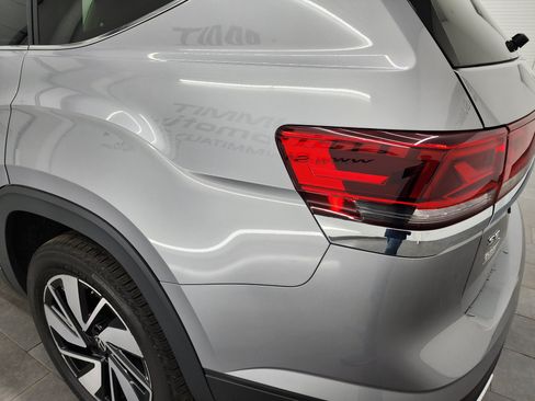Used 2025 Volkswagen Atlas SE AWD/4WD image 32