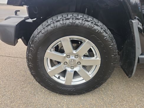 Used 2016 Jeep Wrangler Unlimited Sahara w/ Connectivity Group image 39