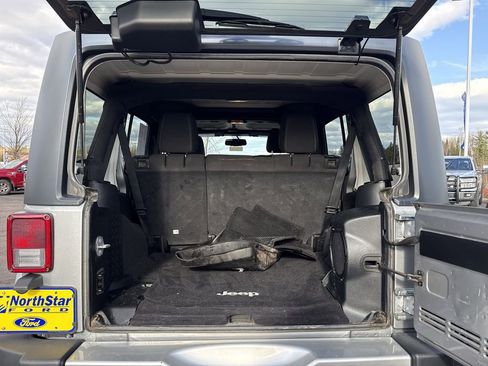 Used 2014 Jeep Wrangler Unlimited Sahara w/ Connectivity Group AWD/4WD image 15