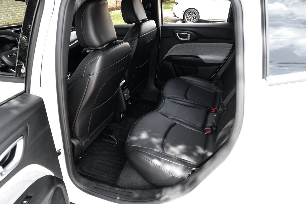 Used 2023 Jeep Compass Latitude AWD/4WD image 49