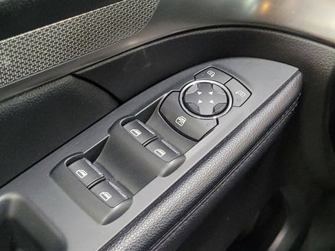 Used 2018 Ford Explorer XLT image 27