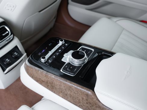 Used 2020 Genesis G90 3.3T Premium image 28