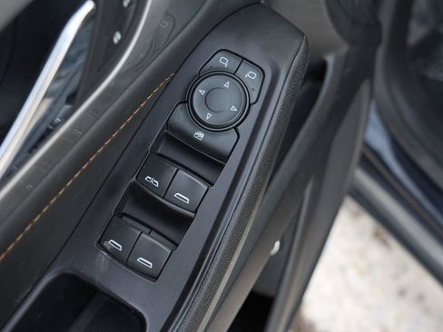 Used 2020 Chevrolet Traverse LT w/ Driver Confidence II Package image 16