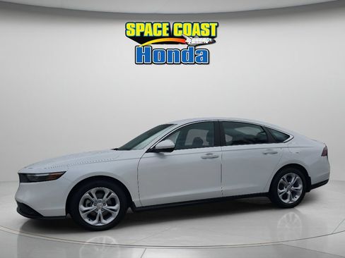 Used 2025 Honda Accord LX image 9