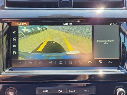 Used 2017 Land Rover Discovery HSE AWD/4WD image 23