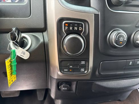 Used 2017 RAM 1500 Classic SLT AWD/4WD image 33