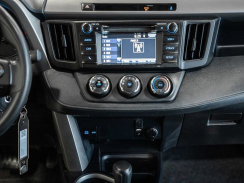 Used 2016 Toyota RAV4 LE AWD/4WD image 18