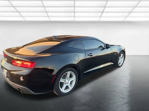 Used 2018 Chevrolet Camaro LT RWD image 3