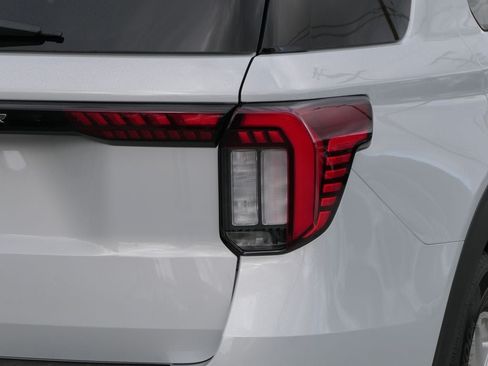 Used 2026 Ford Explorer Active w/ Active Comfort Package RWD image 5