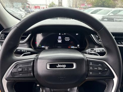 Used 2023 Jeep Grand Cherokee L Laredo image 29