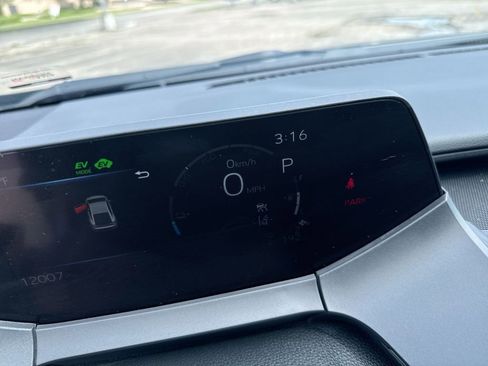Used 2024 Toyota Prius Prime FWD image 21