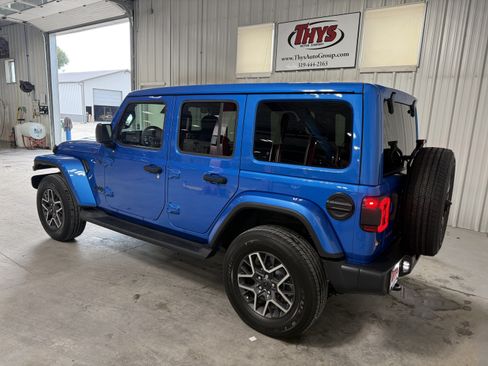 Used 2026 Jeep Wrangler Unlimited Sahara AWD/4WD image 12
