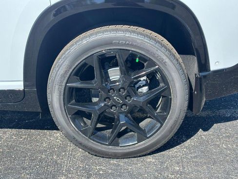 New 2026 Chevrolet Traverse RS w/ LPO, Floor Liner Package AWD/4WD image 4