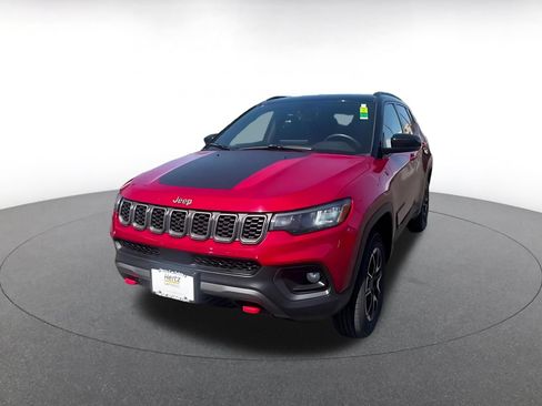 Used 2025 Jeep Compass Trailhawk AWD/4WD image 4