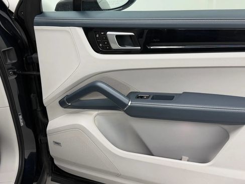 Used 2019 Porsche Cayenne AWD/4WD image 16