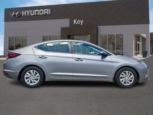 Used 2020 Hyundai Elantra SE w/ Cargo Package (C1) image 3