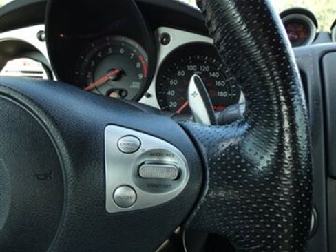 Used 2010 Nissan 370Z Coupe RWD image 26