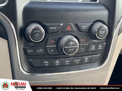 Used 2021 Jeep Grand Cherokee Laredo AWD/4WD image 23