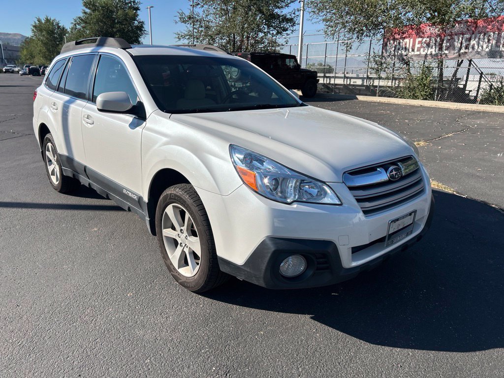 Used 2013 Subaru Outback 2.5i Premium AWD/4WD image 2