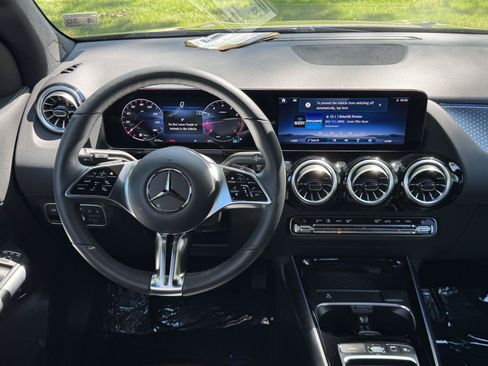 Certified 2025 Mercedes-Benz GLA 250 4MATIC image 32