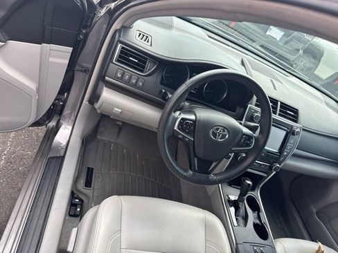 Used 2017 Toyota Camry XLE w/ Moonroof Package FWD image 6