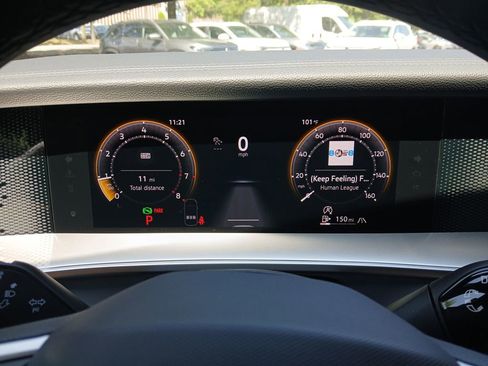 New 2025 Volkswagen Tiguan SE R-Line image 15