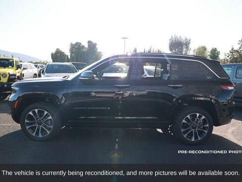 Used 2022 Jeep Grand Cherokee Overland image 2