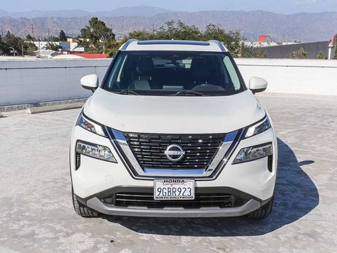 Used 2023 Nissan Rogue SV w/ SV Premium B Package FWD image 2