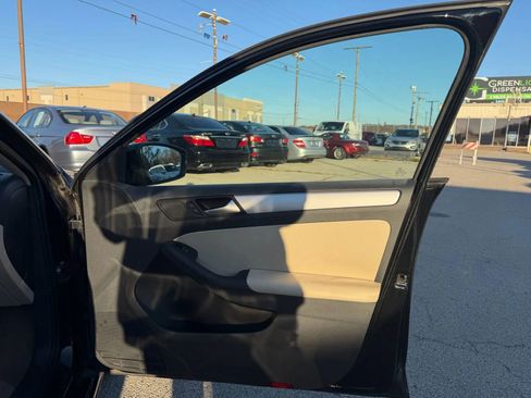 Used 2013 Volkswagen Jetta SE image 12