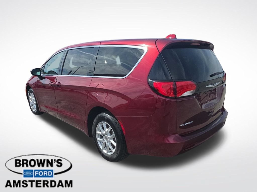 Used 2022 Chrysler Voyager LX FWD image 6