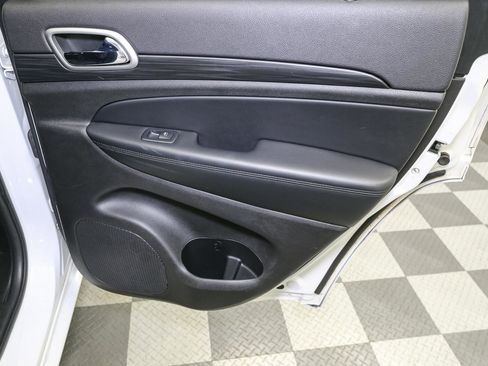 Used 2019 Jeep Grand Cherokee Altitude image 24