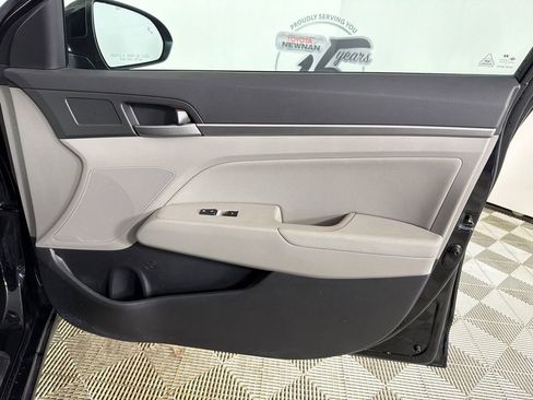 Used 2017 Hyundai Elantra Limited image 14