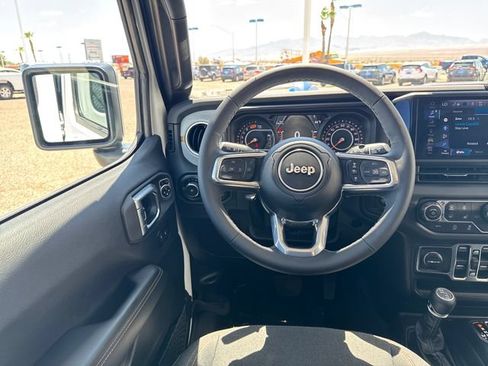 Used 2026 Jeep Wrangler Unlimited Sahara AWD/4WD image 13