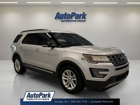 Used 2017 Ford Explorer XLT FWD image 1