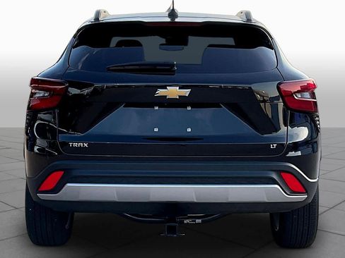 Used 2024 Chevrolet Trax LT w/ LT Convenience Package image 6