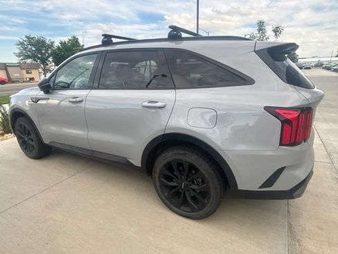 Certified 2023 Kia Sorento SX AWD/4WD image 3