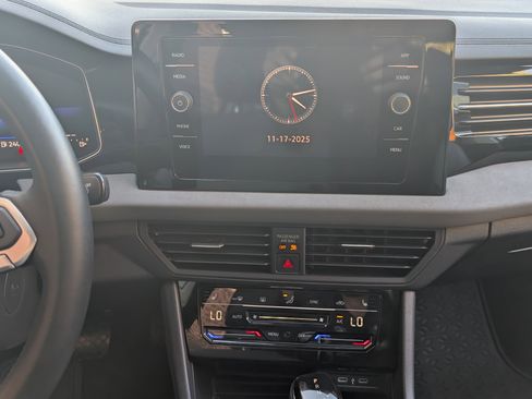 Used 2025 Volkswagen Jetta SE w/ Sunroof Package image 26