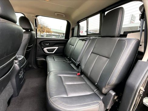 Used 2017 Nissan Titan SL image 18
