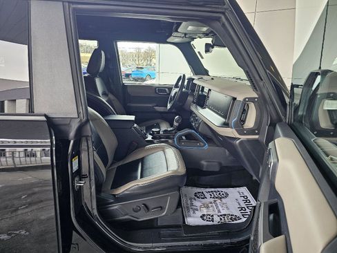 Used 2023 Ford Bronco Wildtrak image 14