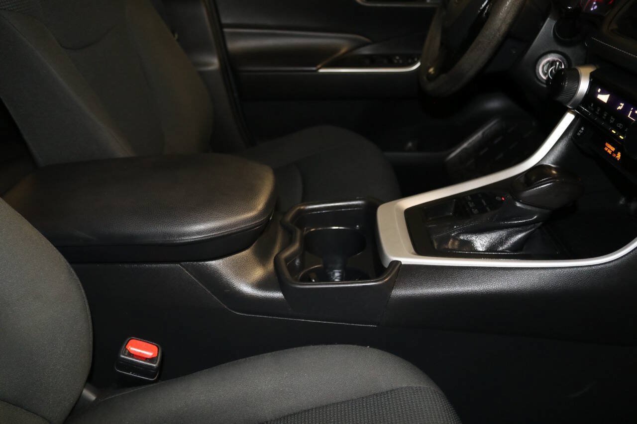 Used 2020 Toyota RAV4 LE w/ Carpet Mat Package AWD/4WD image 44