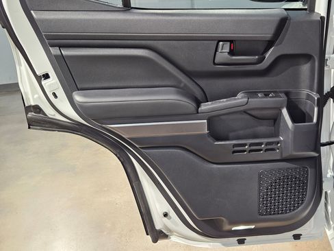 Certified 2025 Toyota 4Runner SR5 AWD/4WD image 33