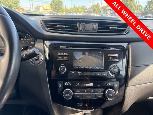 Used 2017 Nissan Rogue SV image 20