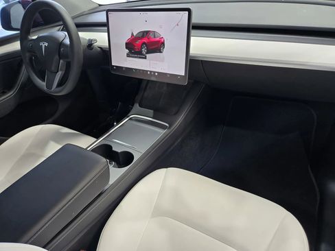 Used 2024 Tesla Model Y Long Range AWD/4WD image 5