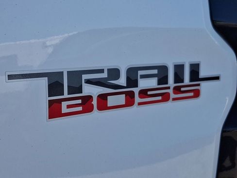 New 2026 Chevrolet Colorado Trail Boss w/ Midnight Edition AWD/4WD image 22