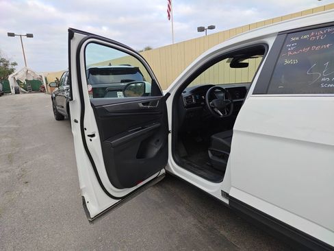 Used 2024 Volkswagen Atlas Cross Sport SE image 21